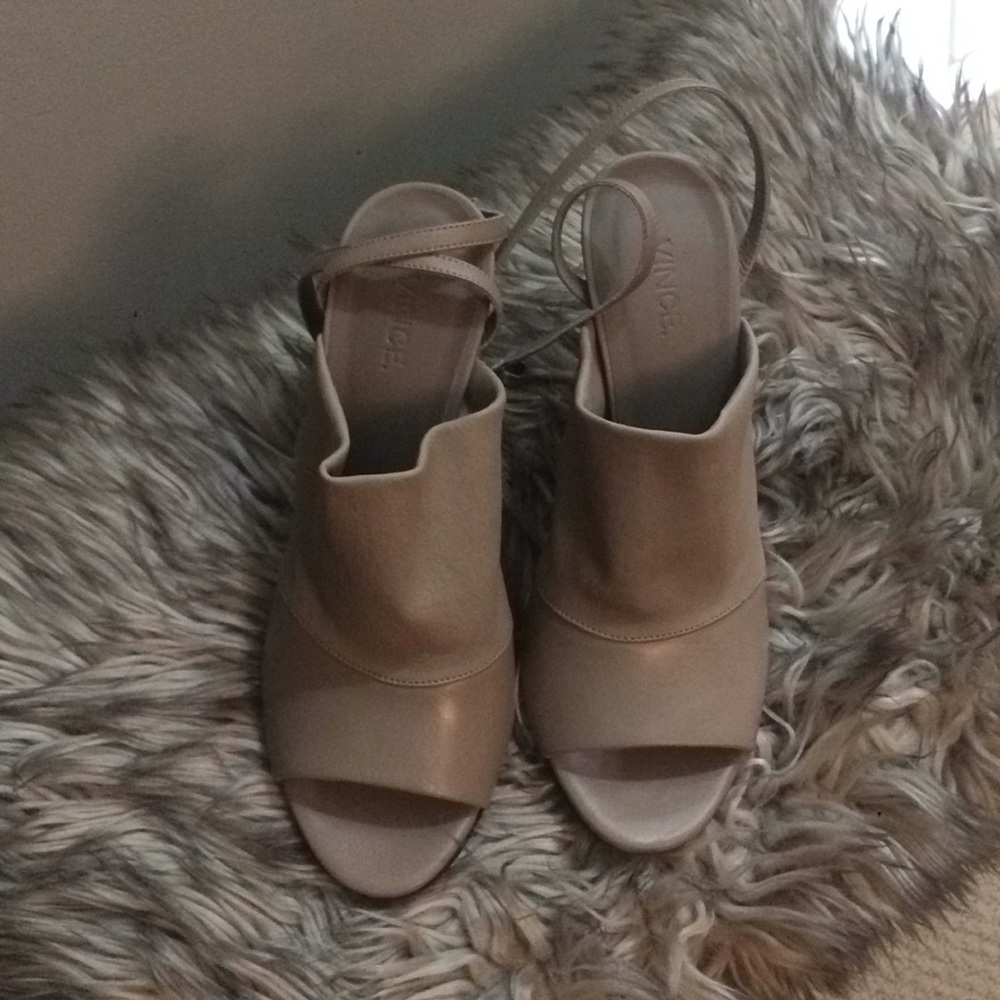 Vince Grace Heels Size 8.5 - color is Pumice